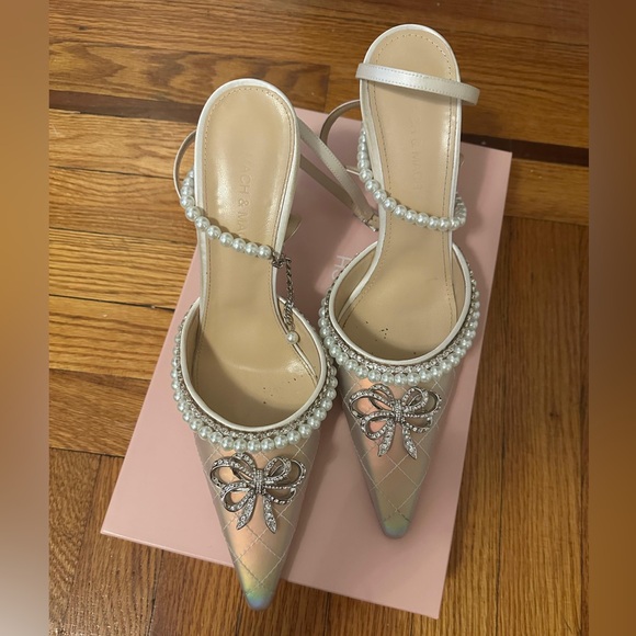 MACH & MACH Bow of Elizabeth Imitation Pearl Iridescent Pointed Toe Pump Size 40 - Picture 2 of 6